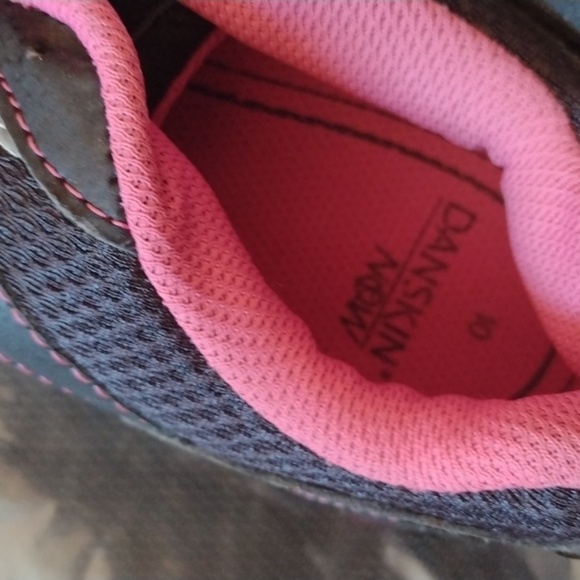Women's Danskin Now Pink and Gray Athletic Shoes size 10 - Picture 3 of 3